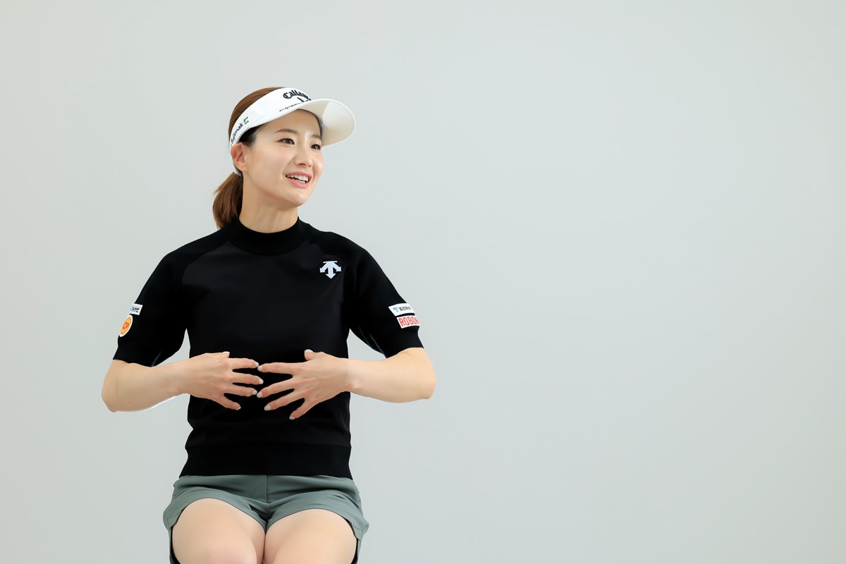 青木香奈子の心と体を支えるヨガ習慣 推しは疲れがとれる「三角のポーズ」