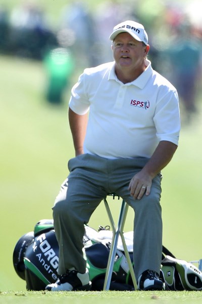 歴代優勝者のイアン・ウーズナム。腰の状態が良くないのでしょう、椅子を持ち込んでいます（Andrew Redington/Getty Images）