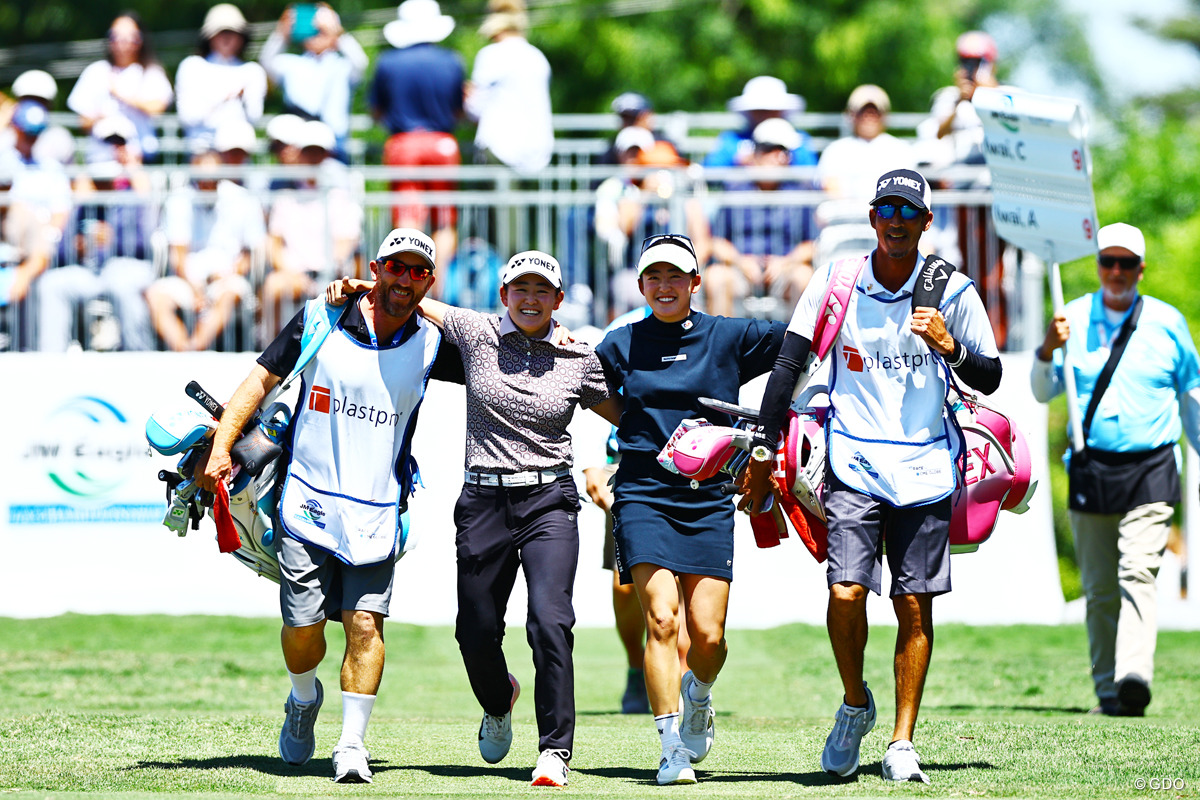 千怜（左から3番目）も逆転をあきらめていない