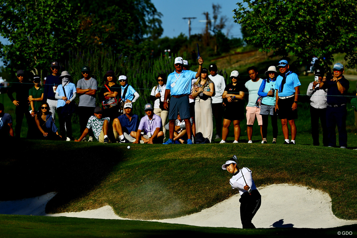 バンカーショットを強いられる場面も