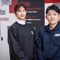 工場を案内してくれた庄子敏幸さん（右）