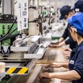 シャフト製造工程などで約100人が働いている