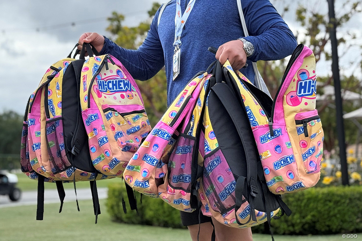 米女子ツアーの会場でハイチュウのバックパックを配布