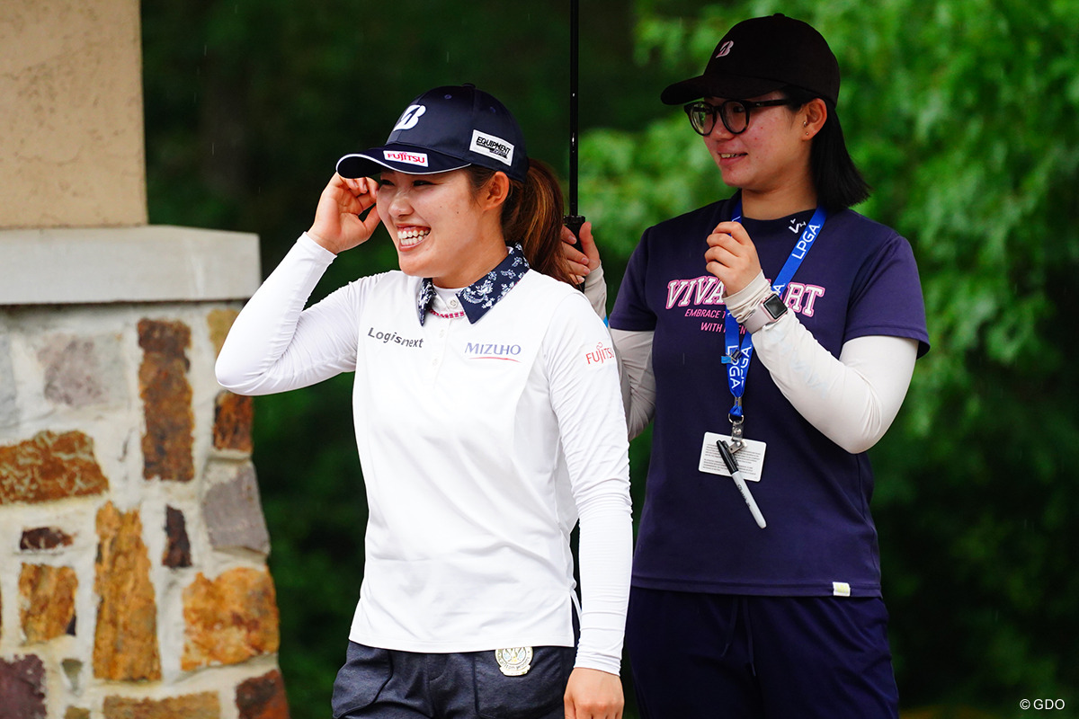 開幕前日は雨に