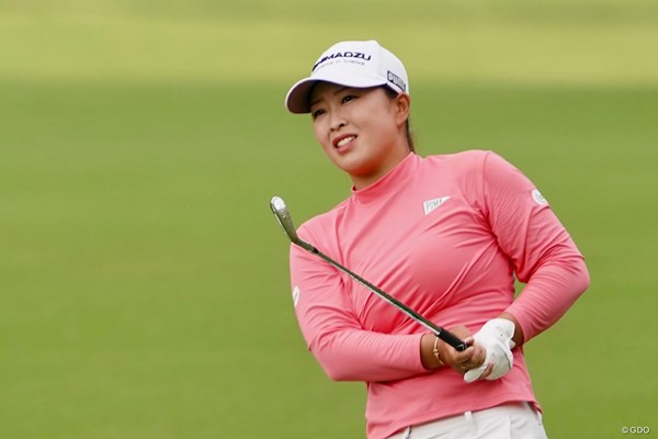 西郷真央は首位に1打差でメジャーの週末へ