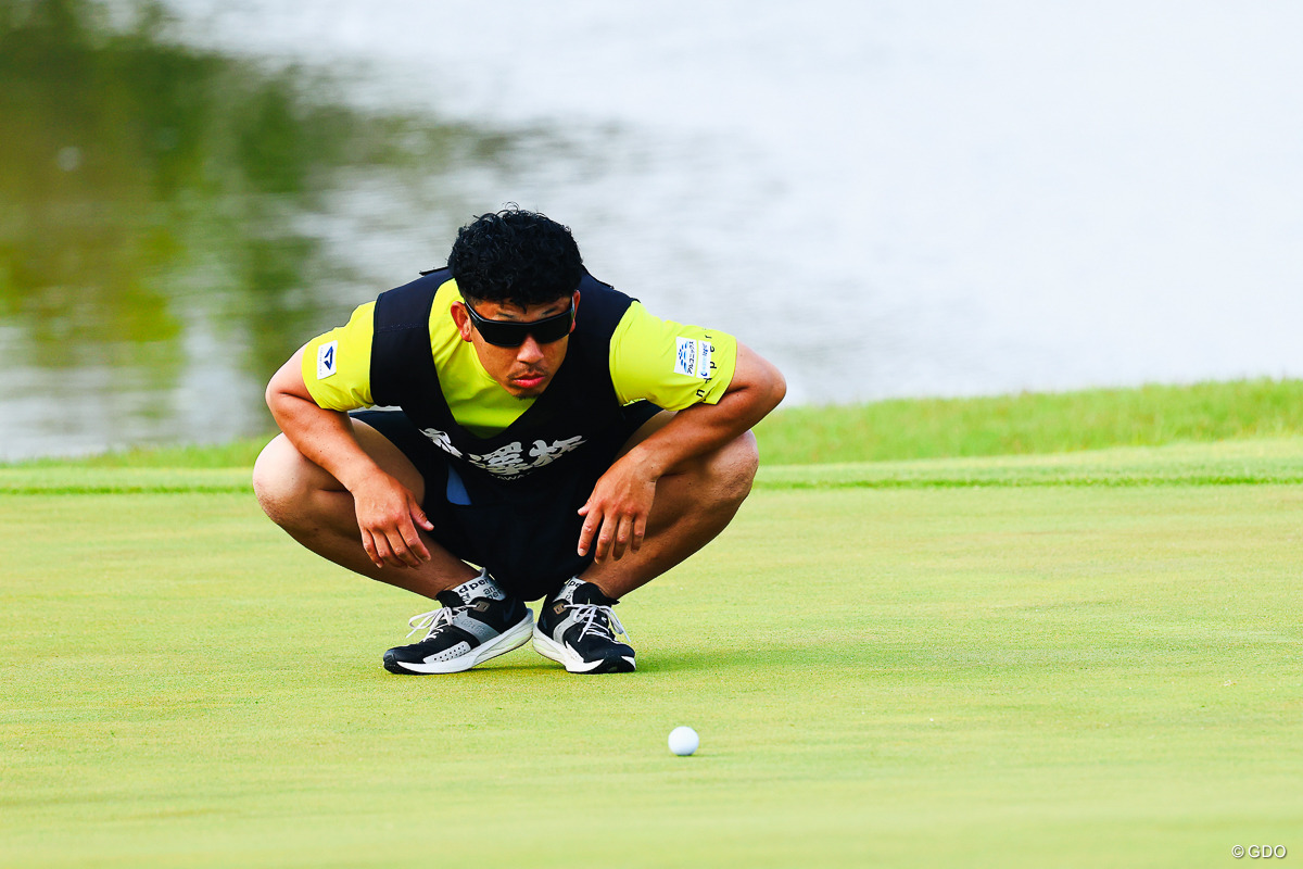 こぶ平 画像詳細 2025年 前澤杯 MAEZAWA CUP 3日目 キャディ 元賞金王・今平