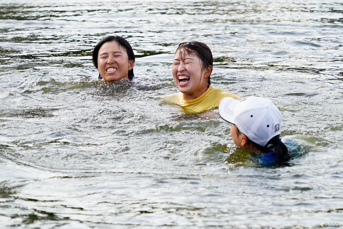 日本人選手で初めての池ダイブ。西郷真央が歴史を作った