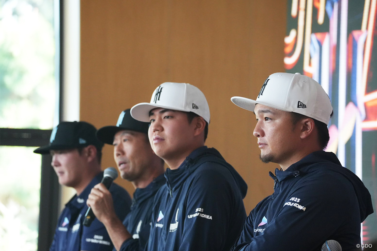 手前から香妻陣一朗、チャン・ユビン、ケビン・ナ、ダニー・リー 2025年 LIVゴルフ・コリア 事前 香妻陣一朗 チャン・ユビン ケビン・ナ ダニー・リー