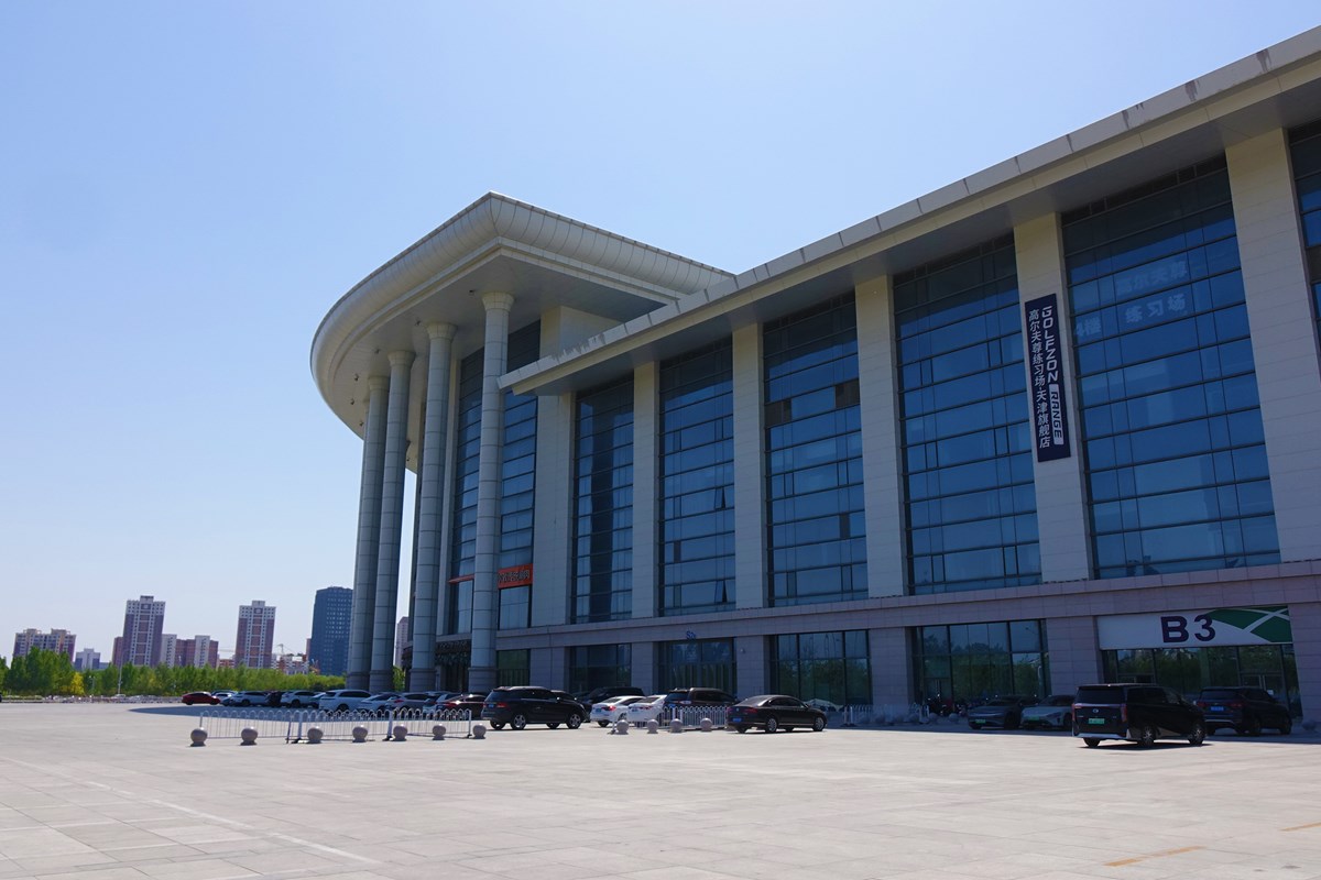 もはやこれは近未来のゴルフ！？ 中国巨大インドア施設ゴルフゾン「CITY GOLF」に潜入