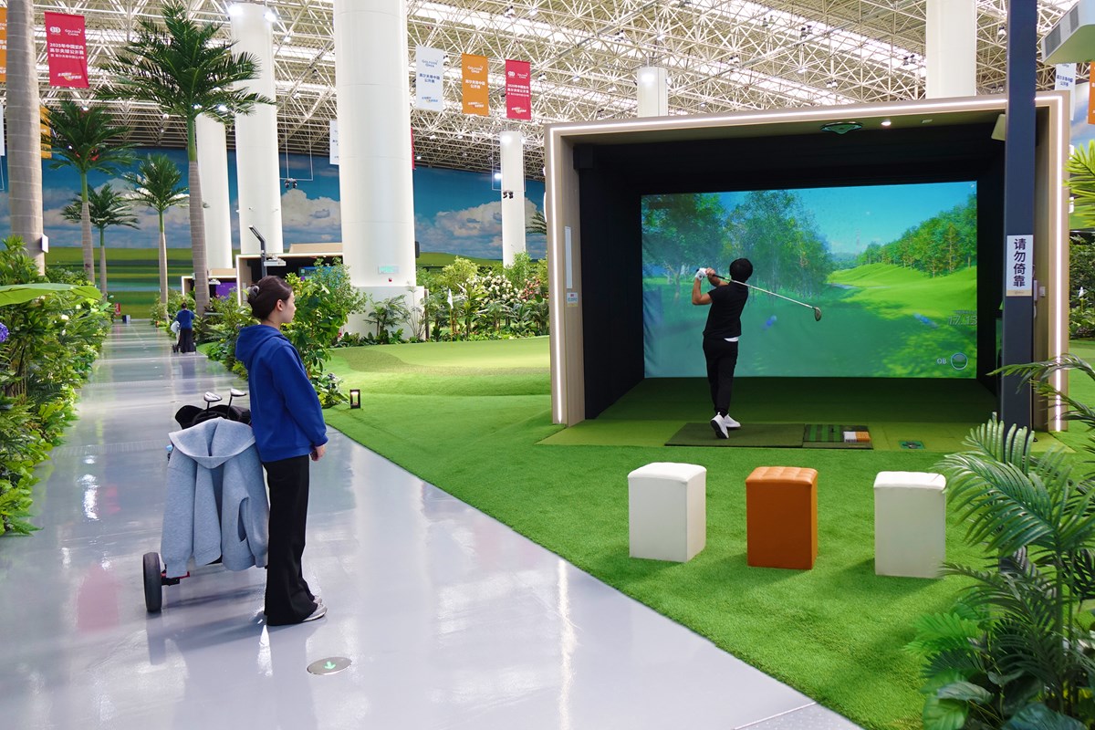 もはやこれは近未来のゴルフ！？ 中国巨大インドア施設ゴルフゾン「CITY GOLF」に潜入