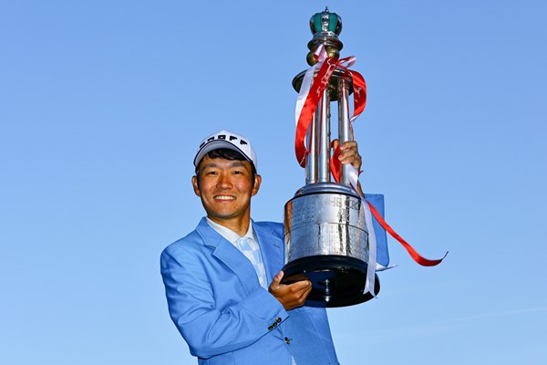 2025年 中日クラウンズ 最終日 浅地洋佑 念願だった和合のタイトルで復活優勝を遂げた浅地洋佑 (C)JGTOimages