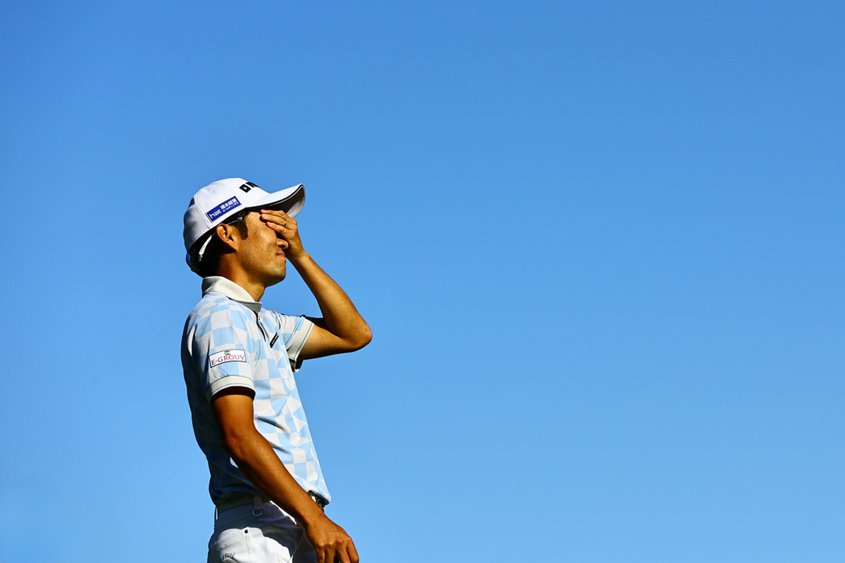 4年ぶりの復活優勝を遂げた浅地洋佑。涙をこらえきれなかった (C)JGTOimages