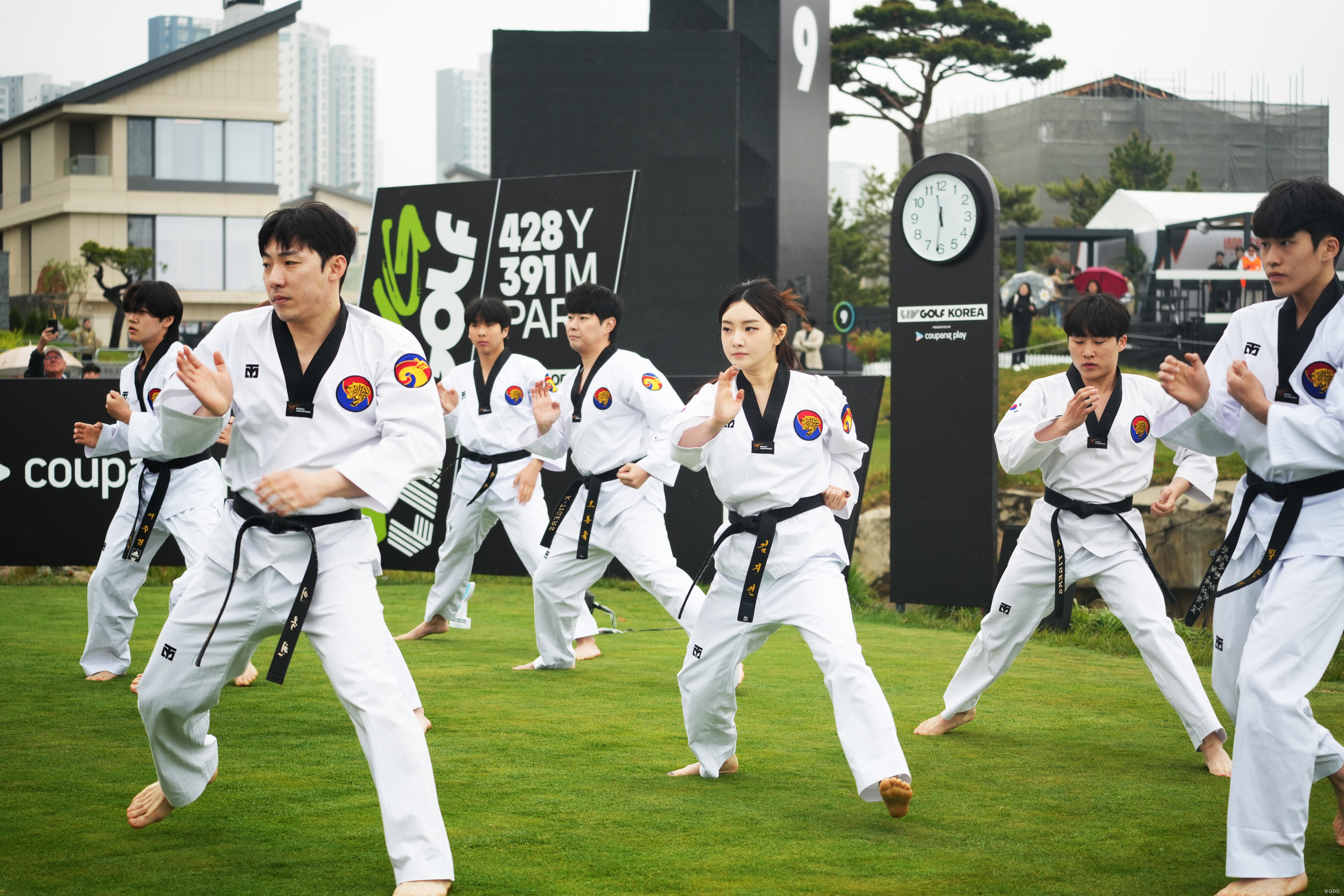 スタート前に拳法のセレモニー