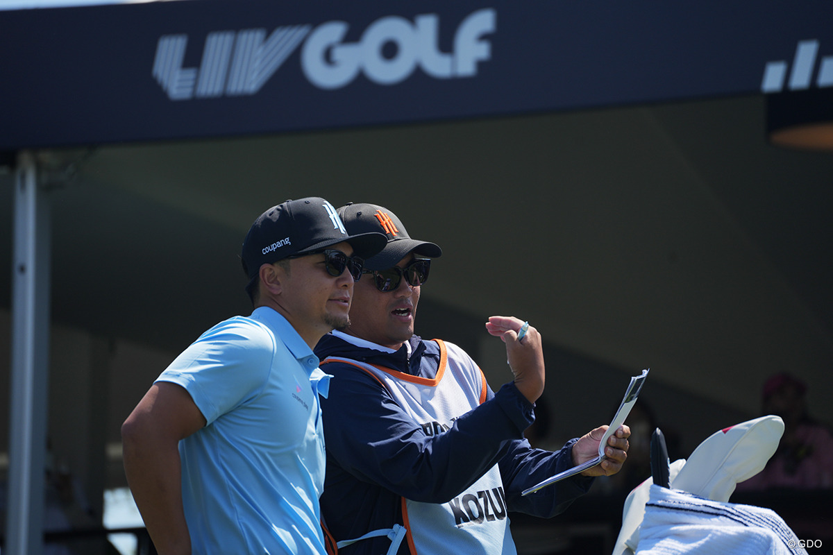 ことしも吉本侑平キャディとコンビ