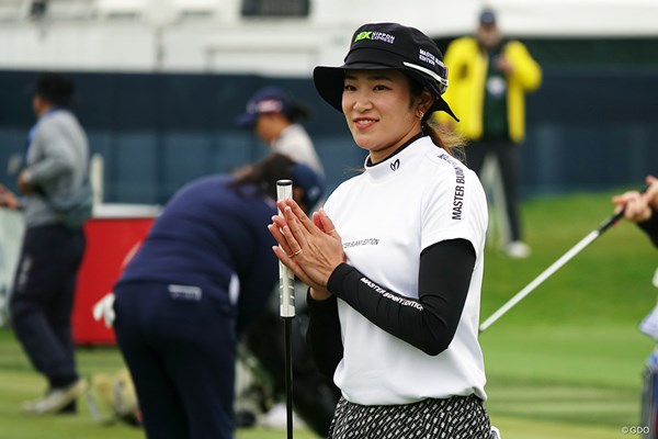 2025年 みずほアメリカズ・オープン 事前 原英莉花 クラブを持ってきてくれたメーカーの人に「ありがとう！」