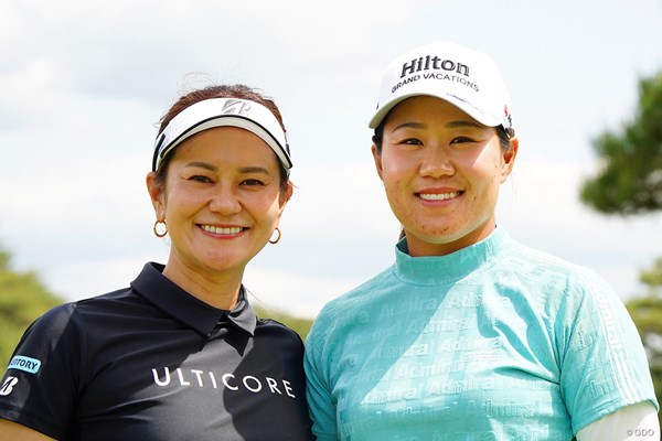 畑岡奈紗（右）は憧れの宮里藍さんと久々のラウンドを楽しんだ
