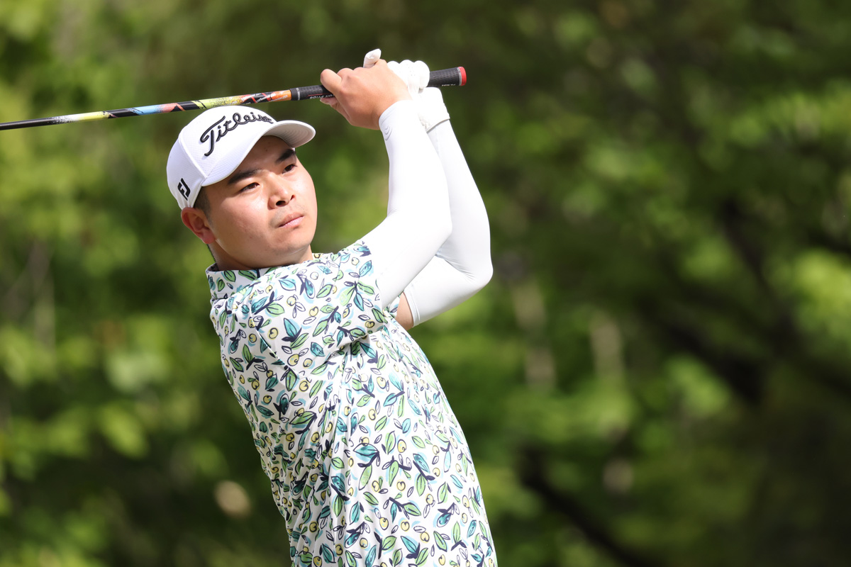 最終18番（パー5）をダブルボギーとしながら首位スタートを切った若原亮太（大会提供）