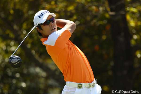片山晋呉と金庚泰が首位！遼は34位スタート