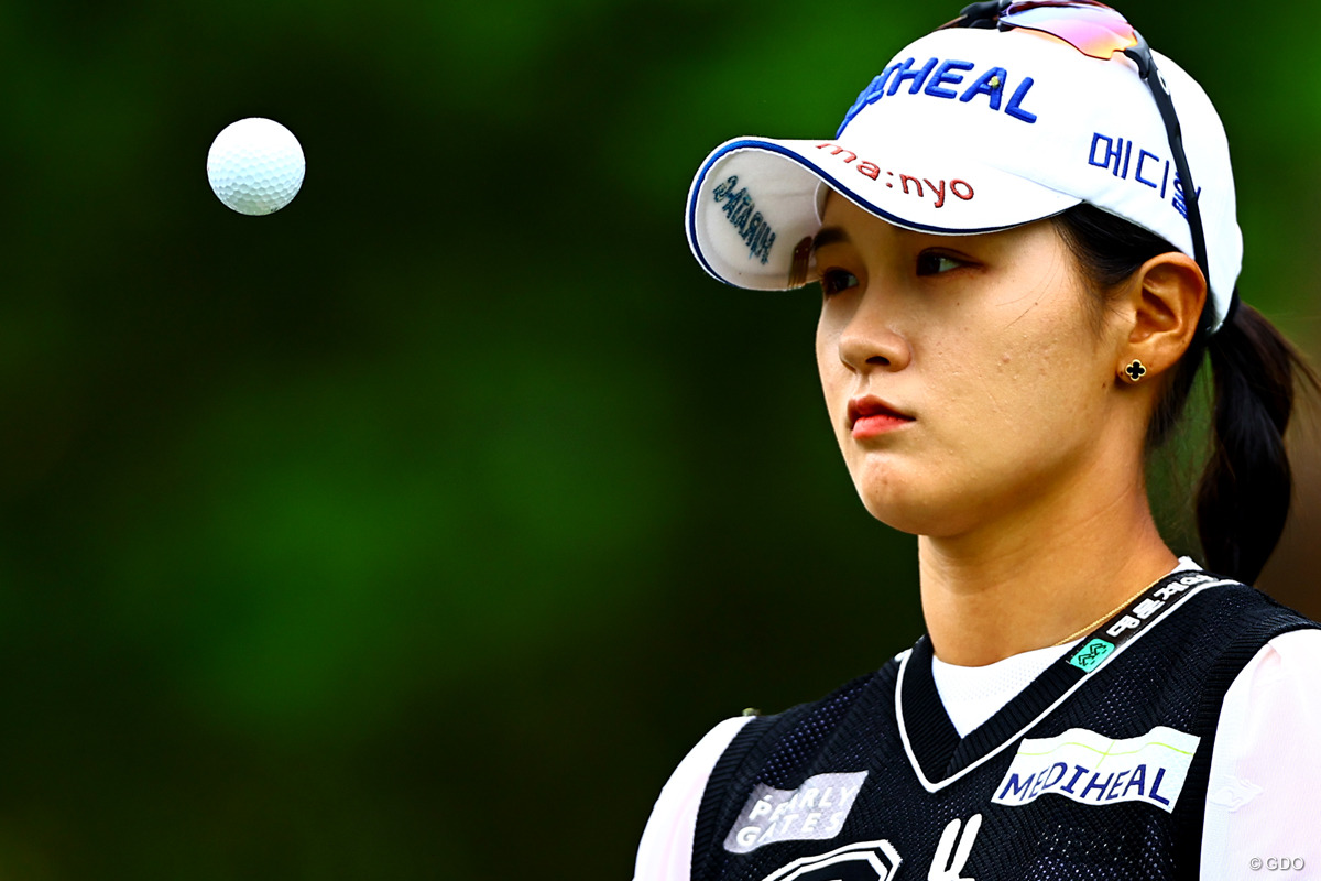 藤田さいき首位で決勝へ 葭葉ルミ、金澤志奈、イ・ミニョンが1打