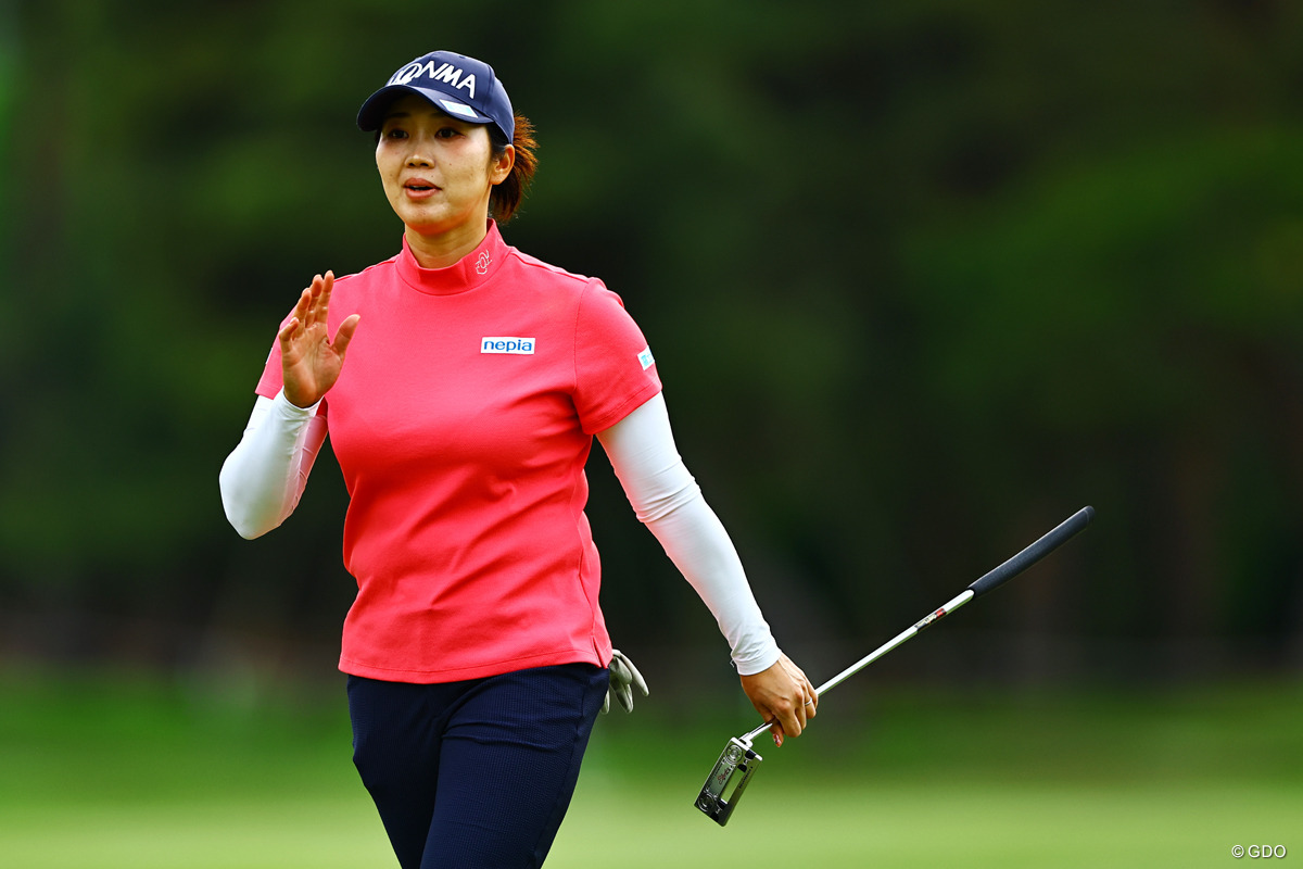 藤田さいき首位で決勝へ 葭葉ルミ、金澤志奈、イ・ミニョンが1打