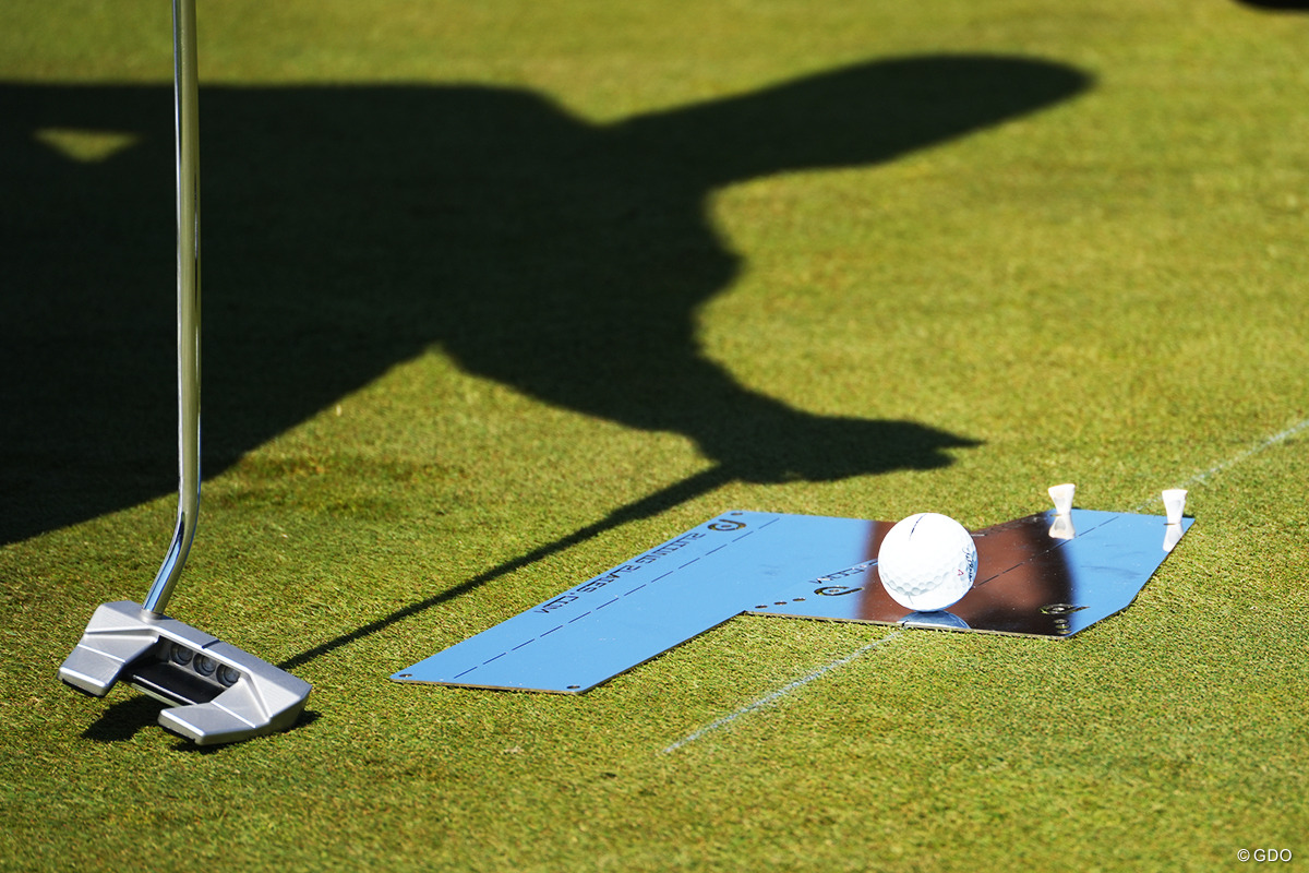 鏡とパッティングプレート 2025年 トゥルーイスト選手権 3日目 ジャスティン・トーマス