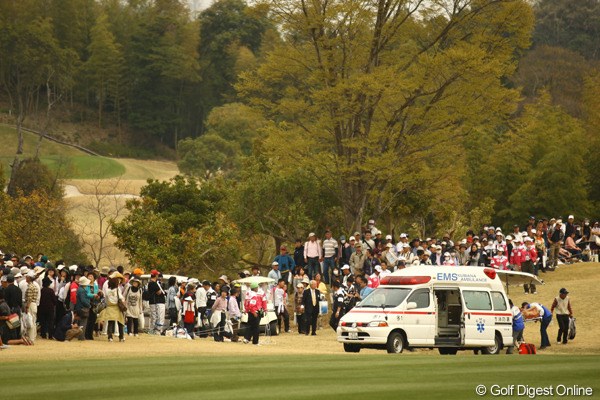 2011年 東建ホームメイトカップ 2日目 救急車