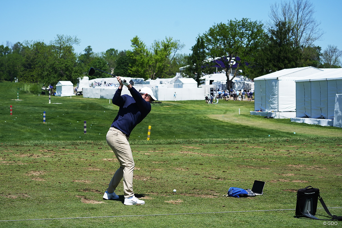 打席後方にはトラックマン
