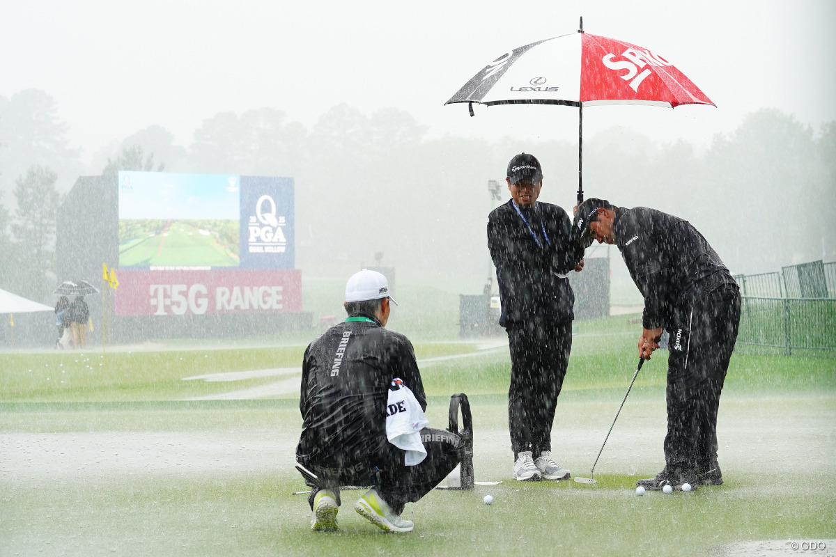 松山英樹は12日月曜日、とんでもない雨に見舞われた