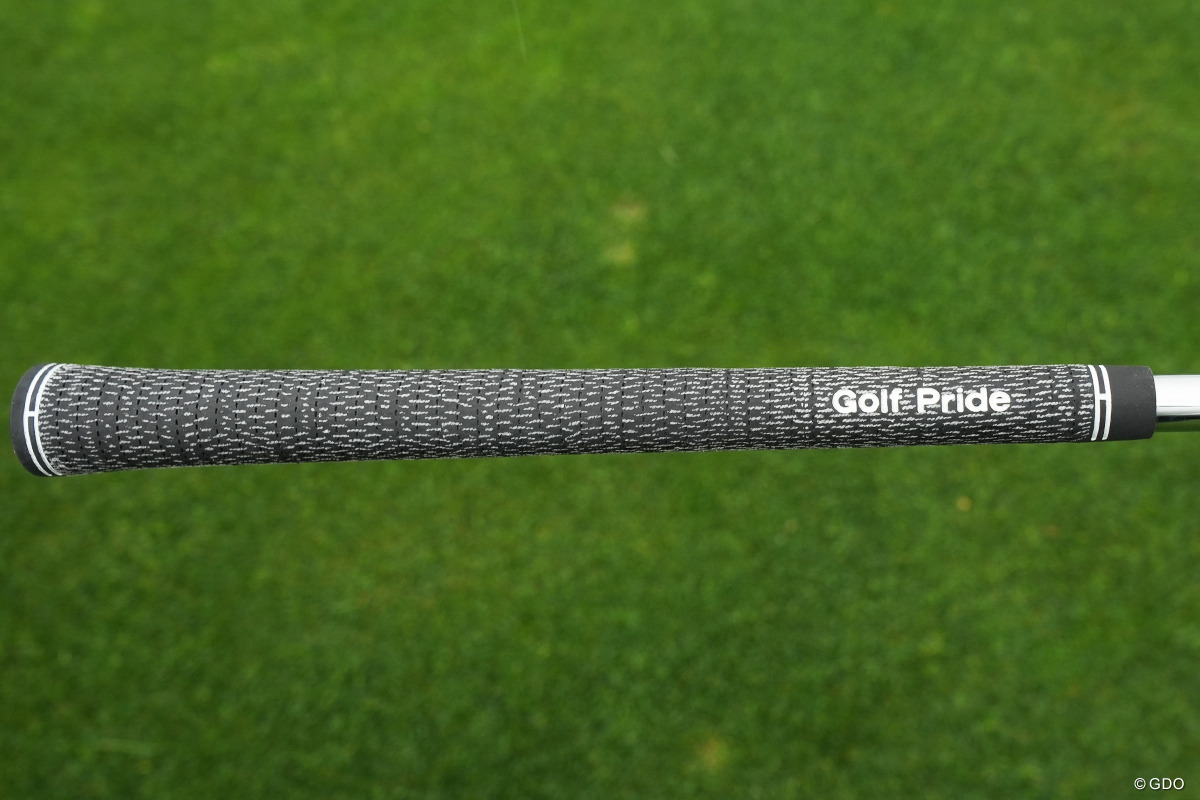 ウッドとウェッジはゴルフプライド「ツアーベルベット」のコード入り