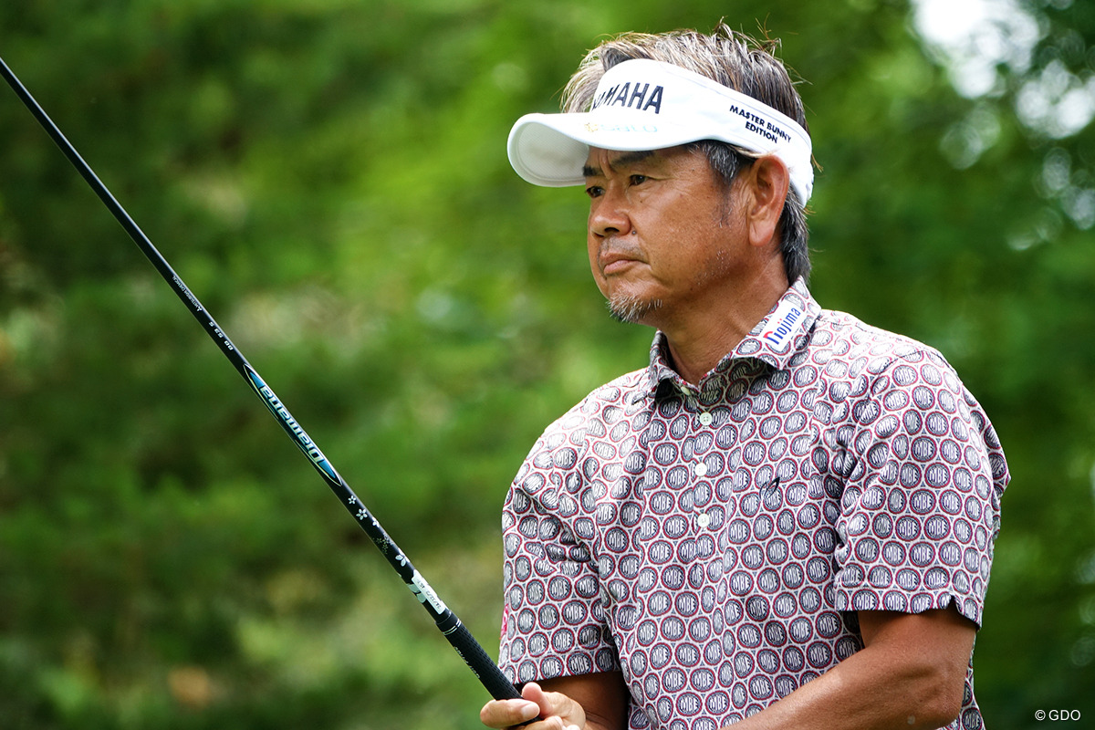 藤田寛之は首位と9打差で週末へ