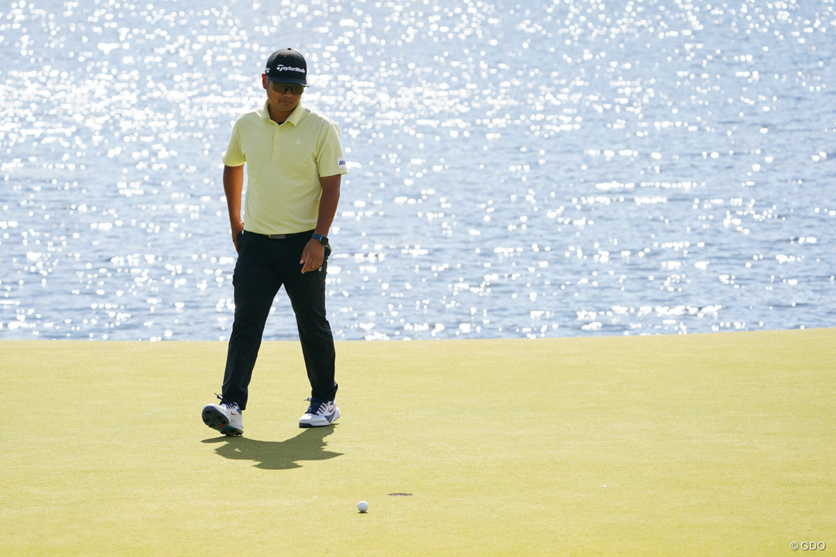 14番のバーディパットもわずかに右へ