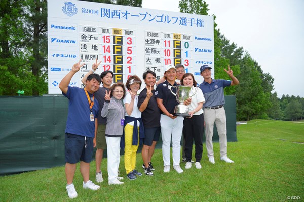 2025年 関西オープンゴルフ選手権競技 最終日 金子駆大 みんなで記念写真。