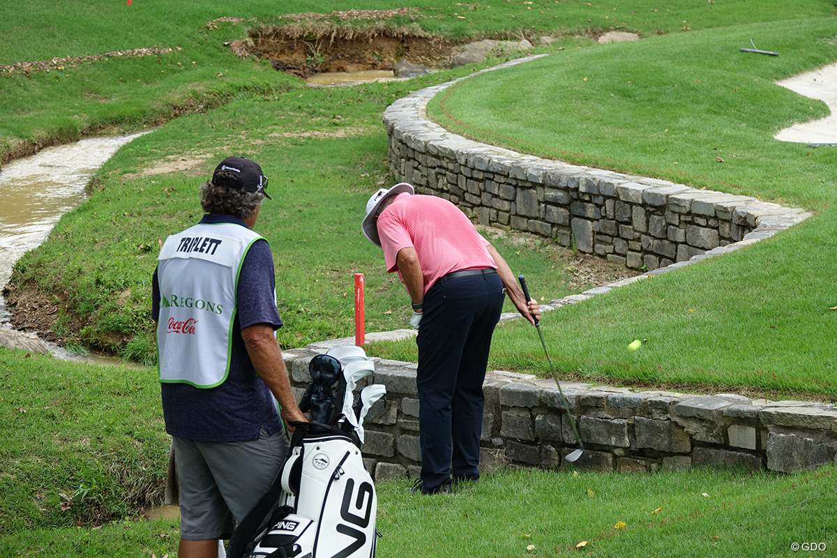 後ろ向き＆片手打ち