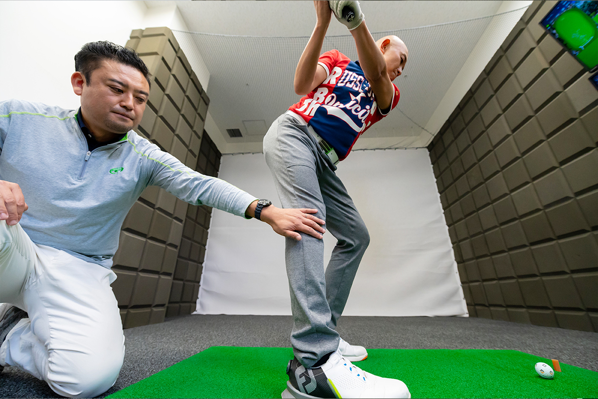 大スライス軌道は“右ひざ”で直す ピンッと伸ばしてカラダを回そう《レッスン最前線LIVEルポ》#3実践レッスン