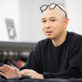 佐藤さん（左）は40代になってゴルフを再開して10年以上。月2回ほどラウンドし、現場で体験したシーンも開発のヒントに