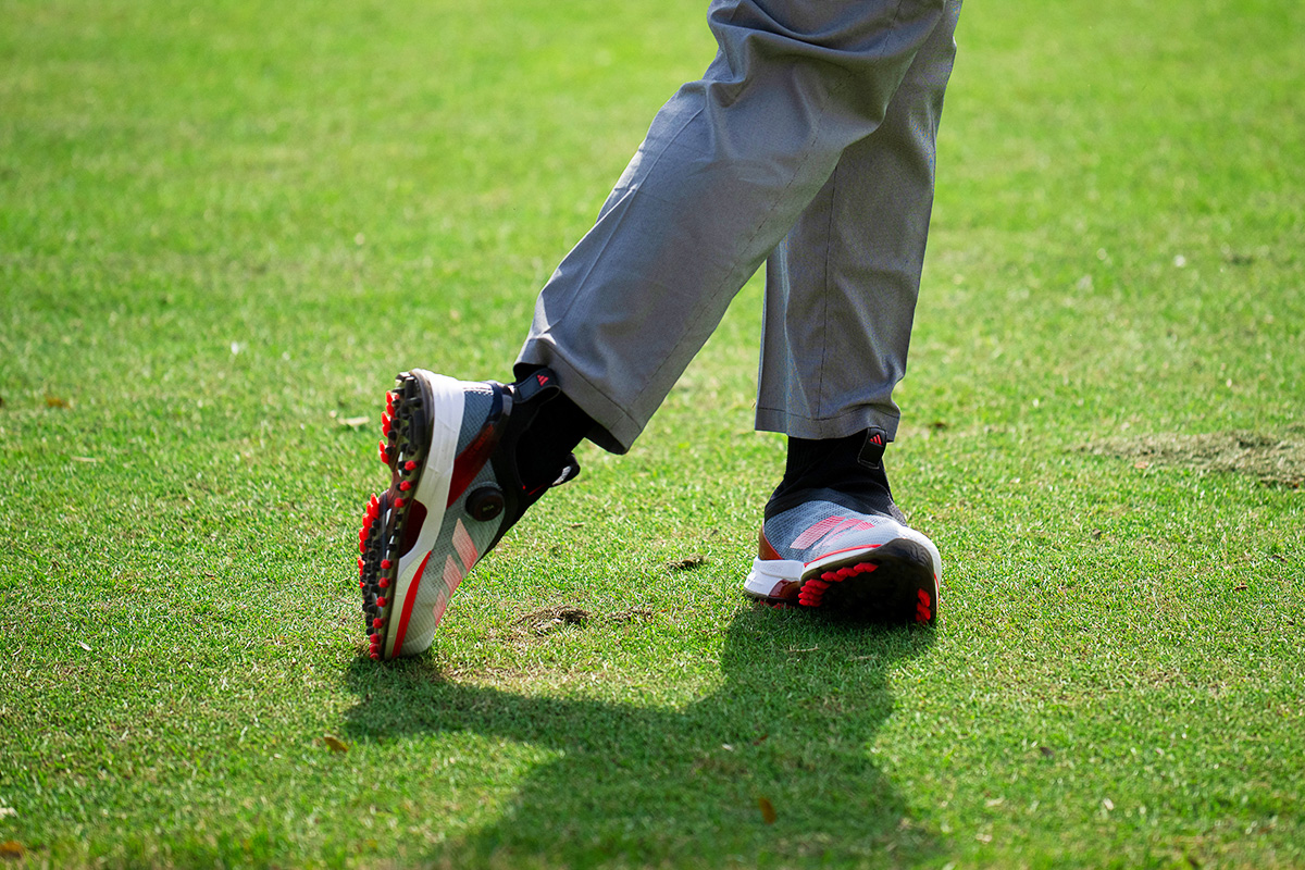 アディゼロ　ルシッドレッド　 BOAシステム スパイクシューズ なんなんだこの足にフィットする一体感はっ！アディダス「アディゼロ