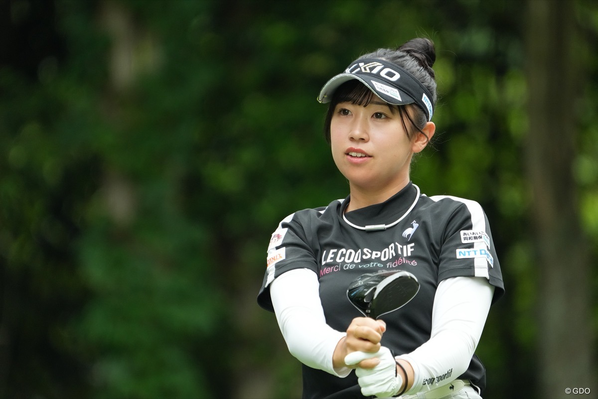 打球を追う姿もキュート