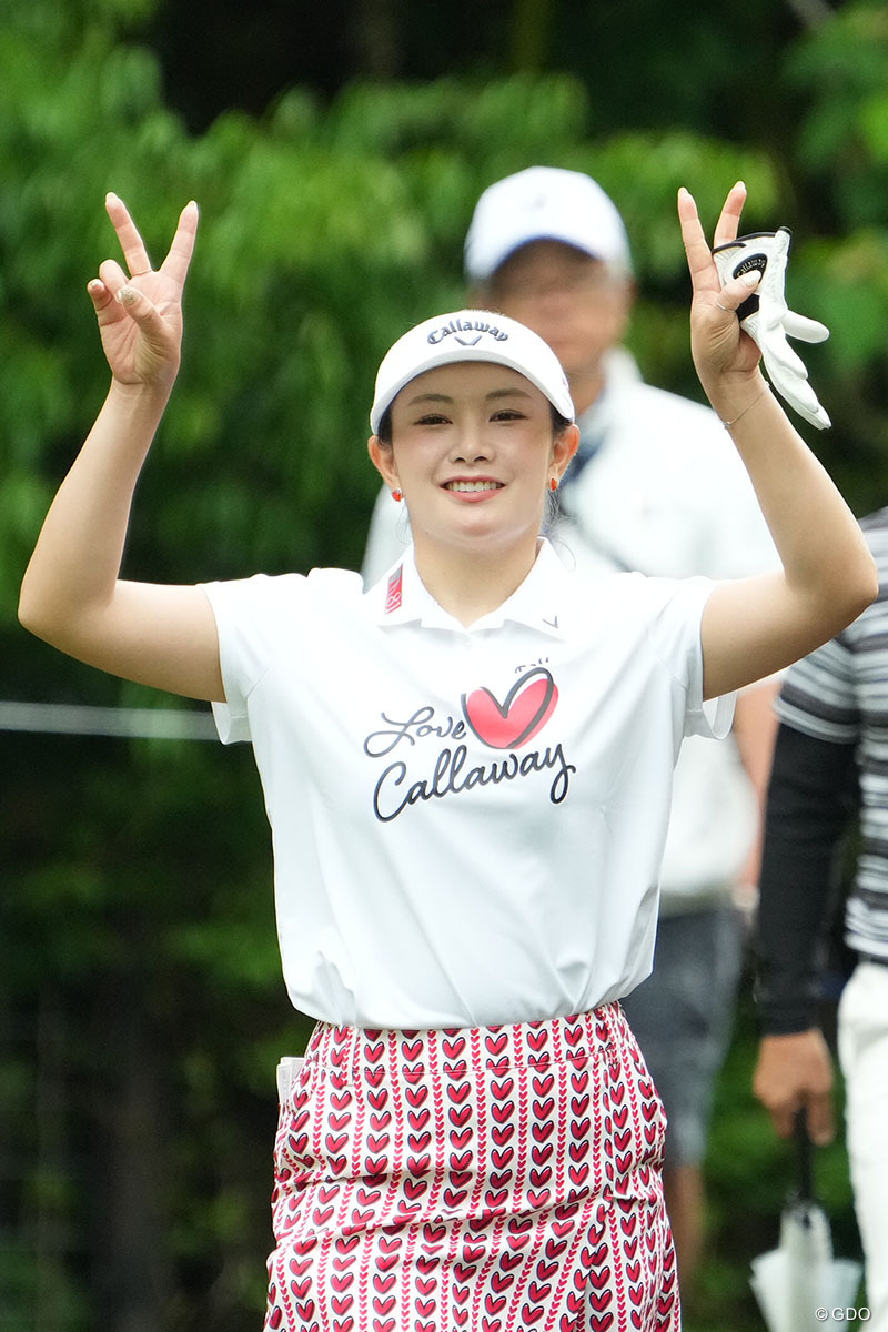 佐久間朱莉が通算20アンダーで完全優勝 ツアー2勝目 2位に