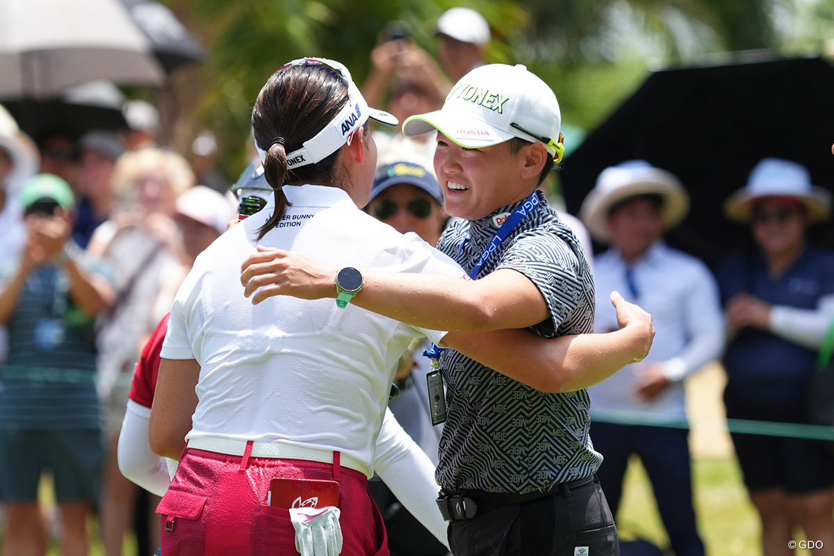 妹の初優勝を祝福した岩井明愛