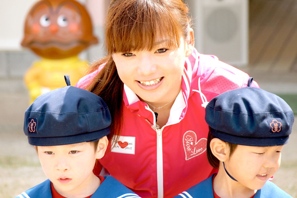 有村智恵が出身保育園に芝生を寄贈 【国内女子ツアー LPGA】 ｜GDO