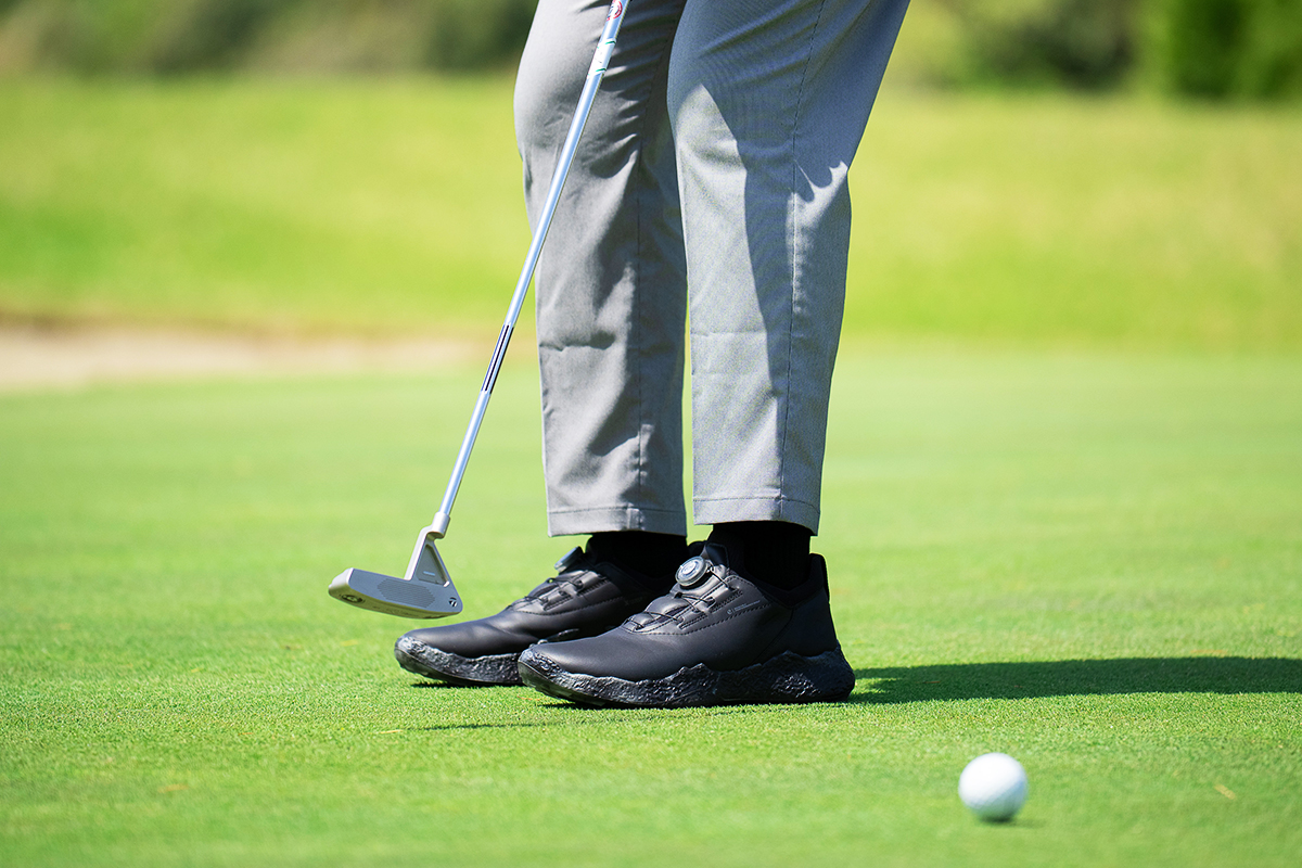 足首から足裏まで 極上の密着感はまさに“シームレス” エコー「BIOM H5