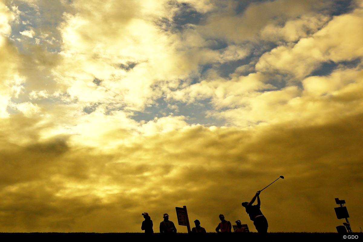 初日は第2組の午前6時56分にティオフ