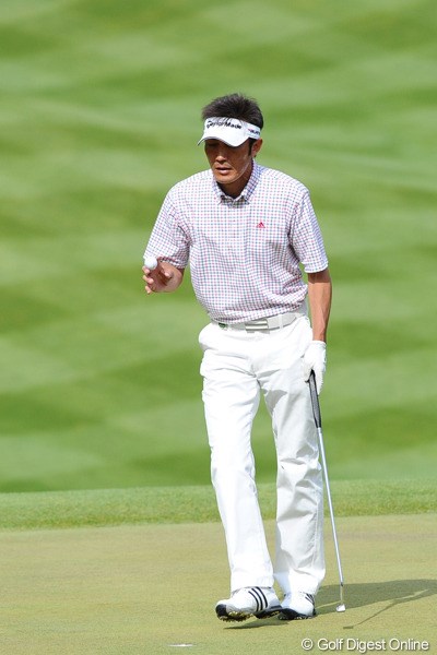 2011年 つるやオープンゴルフトーナメント 初日 河井博大 ヒデミチ軍団の若頭。優勝は同軍団若集の富田君に先を越されてるので、ここは踏ん張りどころ。6位T