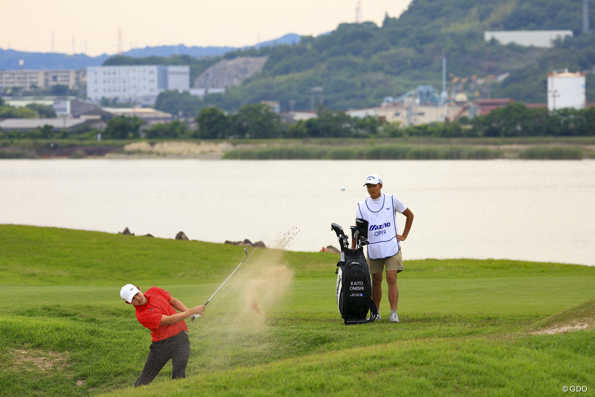 最終18番の3打目。バンカーからめちゃウマー