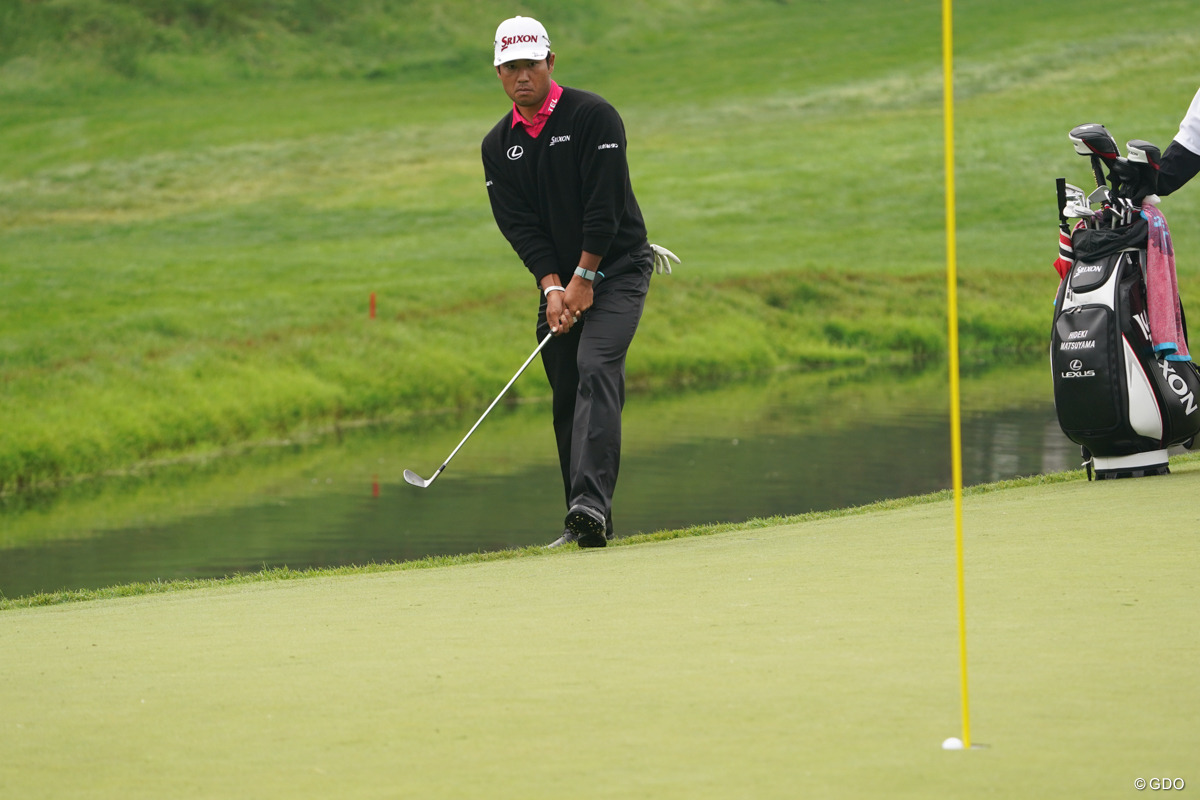 14番で見事なチップインバーディを奪取