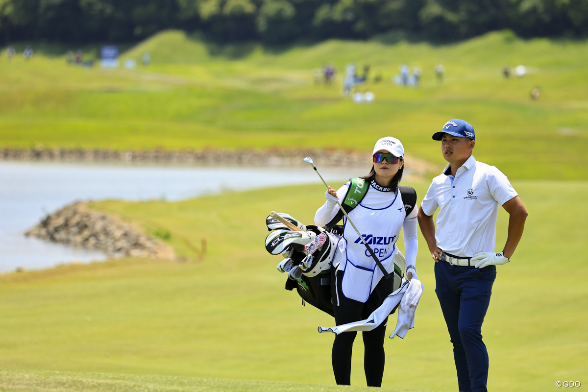 首位とは4打差で最終日へ