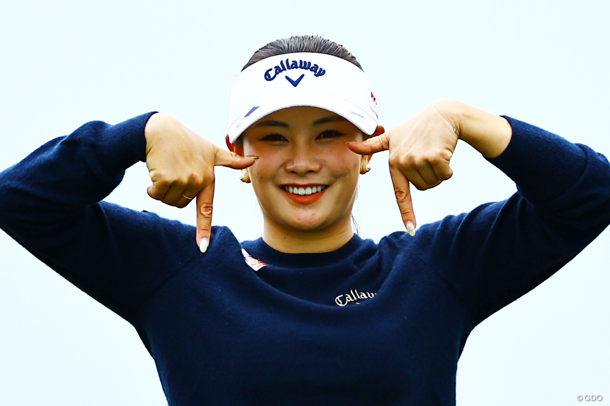 なんのポーズ？おじさんにはわからない