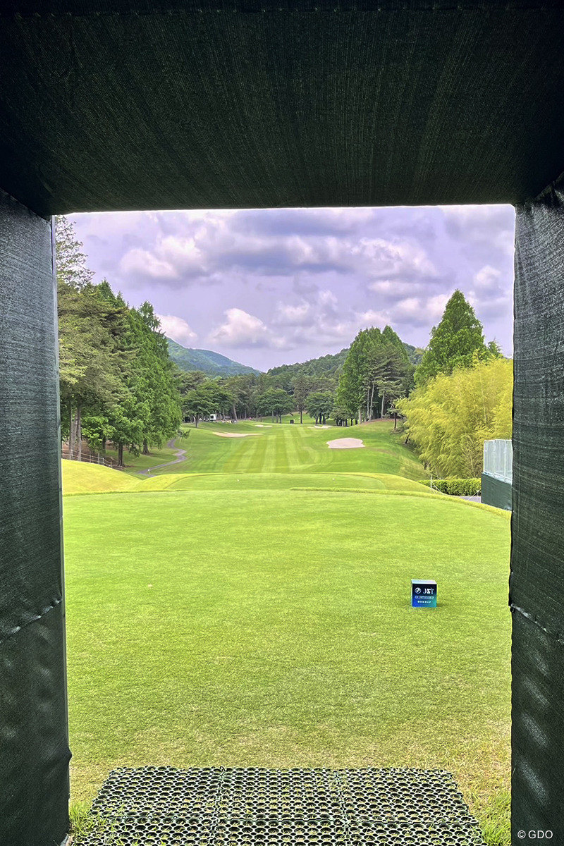 宍戸ヒルズCC西コースの1番ホール。ここまで長かった...