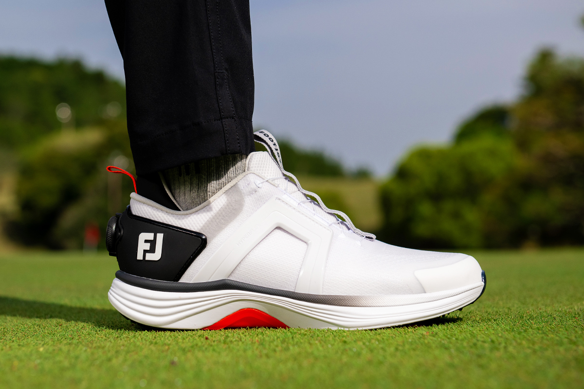まるでゴルフボール！？“内柔外剛”の履き心地 フットジョイ「ハイパー