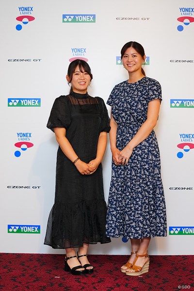 2025年 ヨネックスレディスゴルフトーナメント 事前 吉本ひかる 新垣比菜 水曜日には前夜祭にも足を運んだ吉本ひかる（左）と新垣比菜（提供写真）